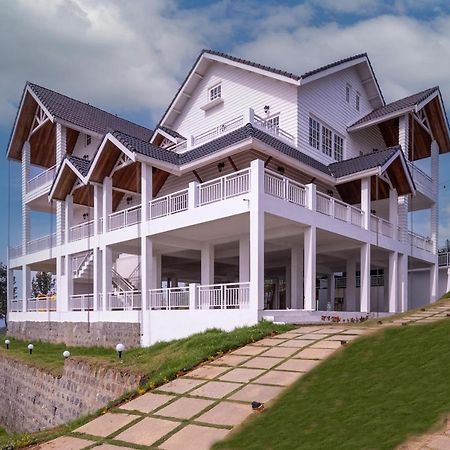 Petals Nilgiris Hotel Ooty Exterior photo